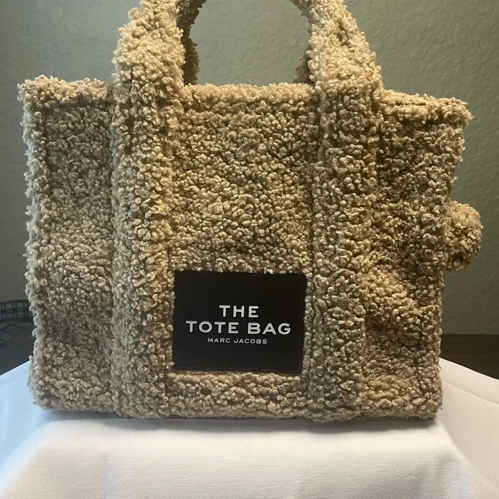 Marc Jacobs Tan Tote Bag - Picture 3 of 8
